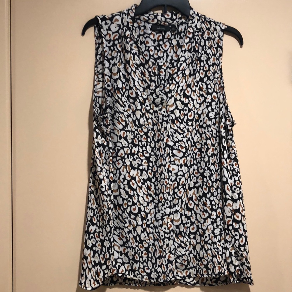 Apt. 9 Sleeveless Top size large